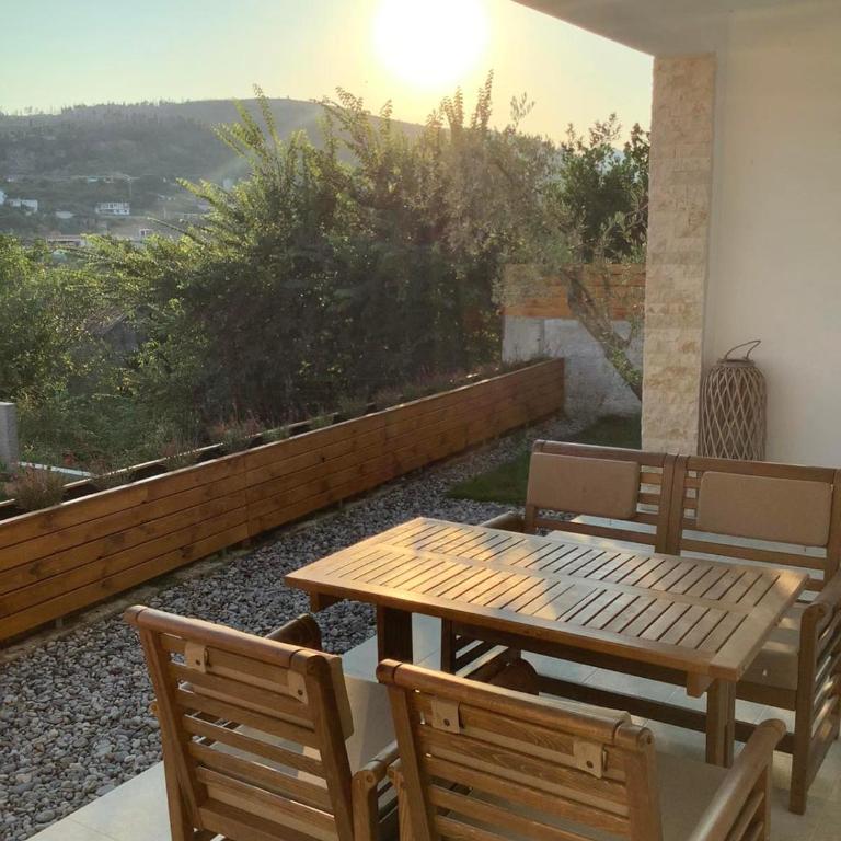Villa Cellesina - Apartment with Garden View - 4