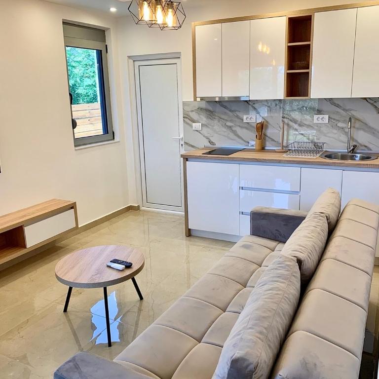 Villa Cellesina - Apartment with Garden View - 4