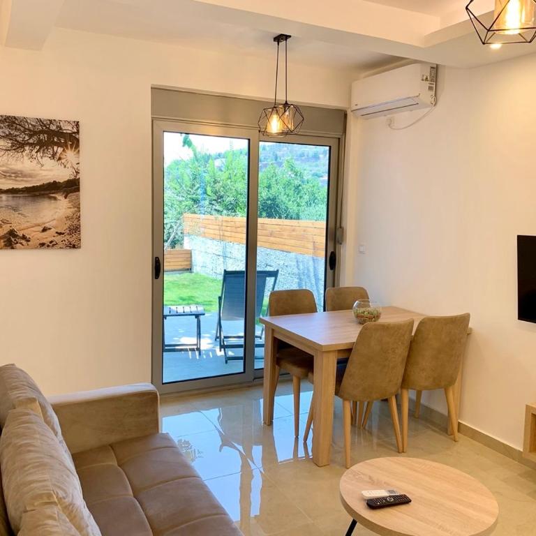 Villa Cellesina - Apartment with Garden View - 5
