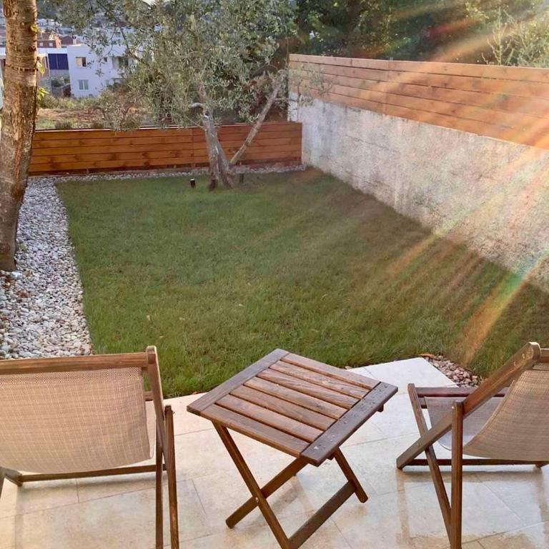 Villa Cellesina - Apartment with Garden View - 1