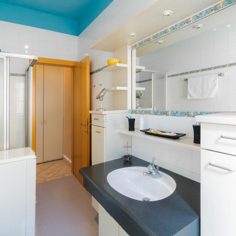 Viale della Repubblica free parking e Wifi 1 minute to Garda Lake - Two-Bedroom Apartment - 7