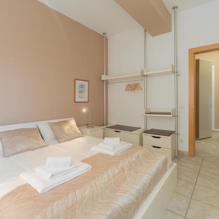 Viale della Repubblica free parking e Wifi 1 minute to Garda Lake - Two-Bedroom Apartment - 5