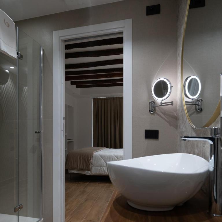 Sofi' Center Rooms - Double Room with Balcony - 5