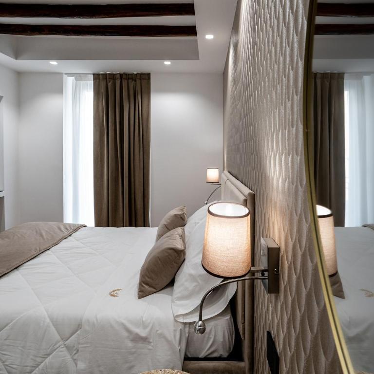 Sofi' Center Rooms - Double Room with Balcony - 8
