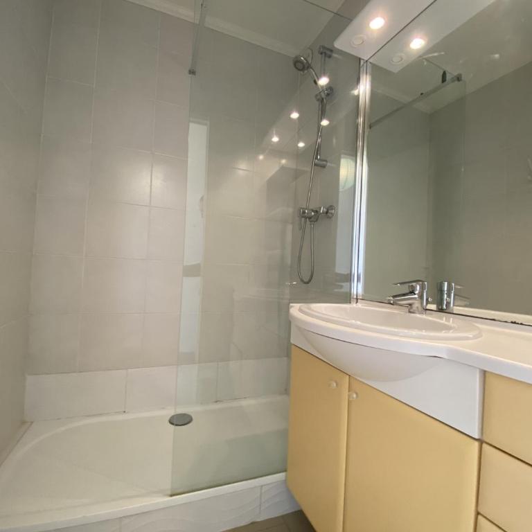 Duplex F3 en bord de plage, 6 couchages, Carnon - Animaux admis, Wifi, parking privé - Appartement 2 Chambres - 7