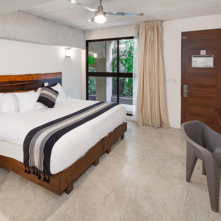 Hotel 52 Playa del Carmen - Habitación doble deluxe con cama grande y balcón - 1