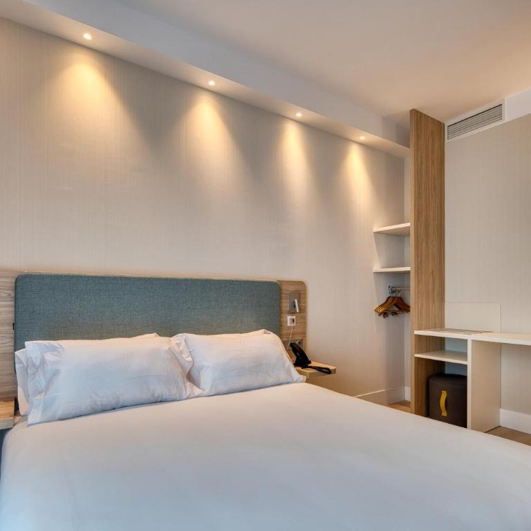 Holiday Inn Express - Madrid - Airport by IHG - Standard Queen Room - Accessible with Free Breakfast - 21