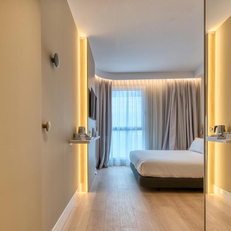 Holiday Inn Express - Madrid - Airport by IHG - Standard Queen Room - Accessible with Free Breakfast - 20