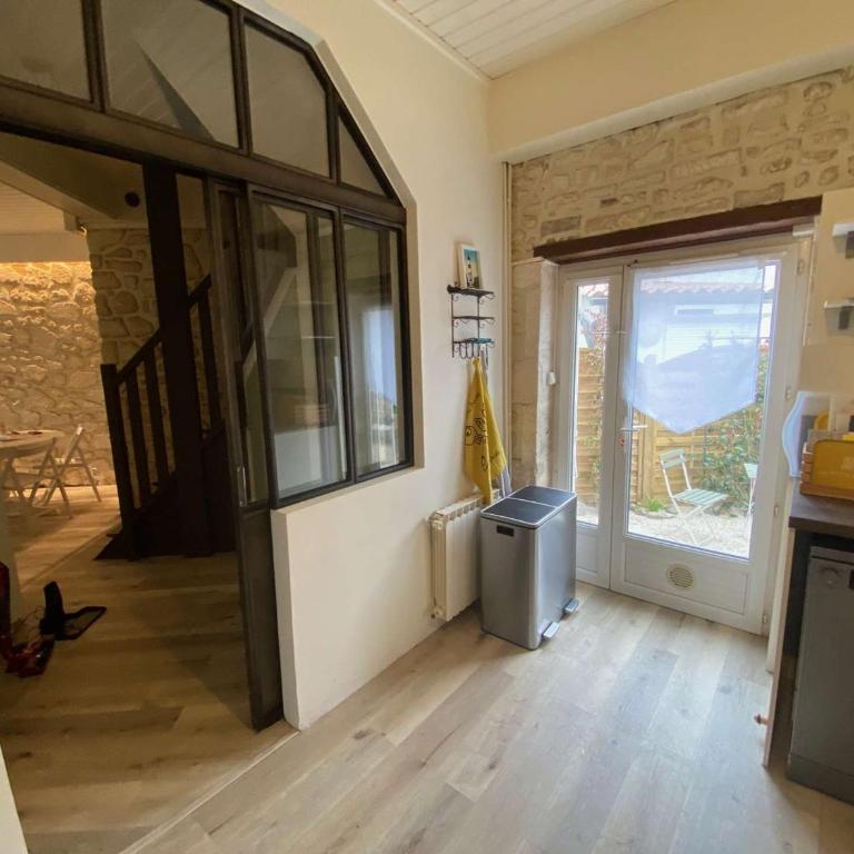 Maison Belle Époque à Royan avec Terrasse, 200m Plage - FR-1-494-157 - Appartamento - 2