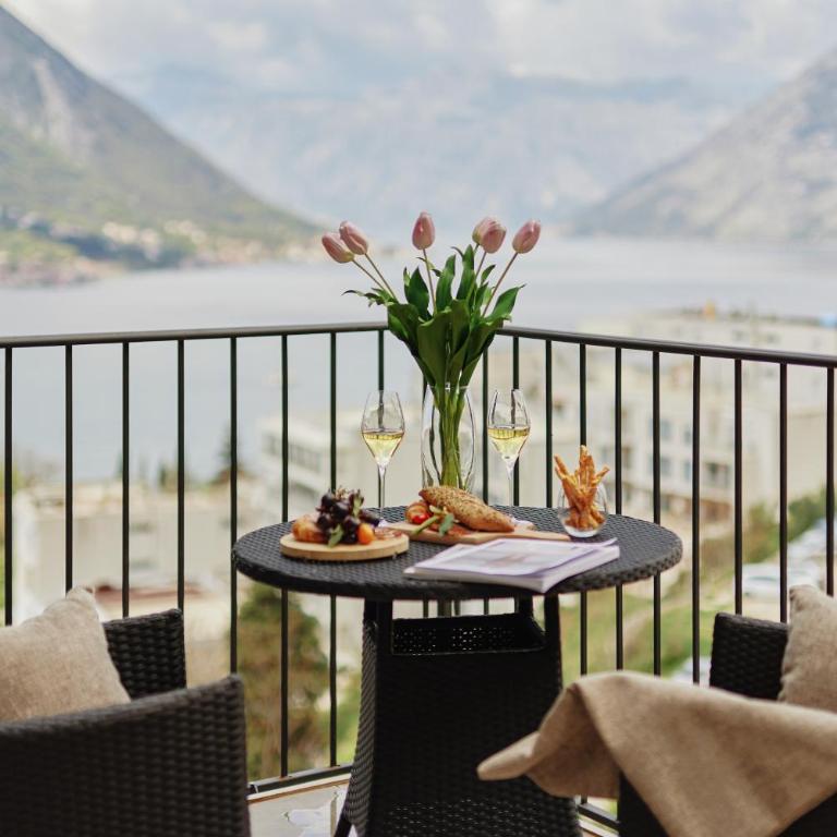 Apartment Boka with Sea View - One-Bedroom Apartment with Balcony and Sea View - 3