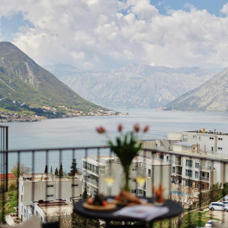 Apartment Boka with Sea View - One-Bedroom Apartment with Balcony and Sea View - 2