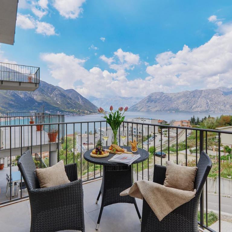Apartment Boka with Sea View - One-Bedroom Apartment with Balcony and Sea View - 1