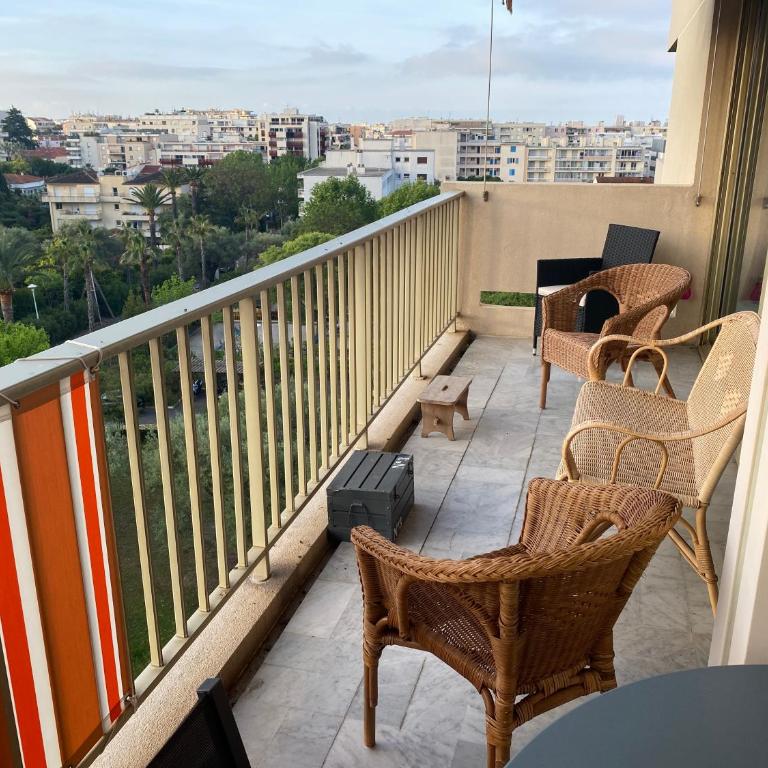 Appartement Juan-Les-Pins, 4 pieces, 80m2, Residence Luxe Piscine Tennis - Appartement 3 Chambres - 48