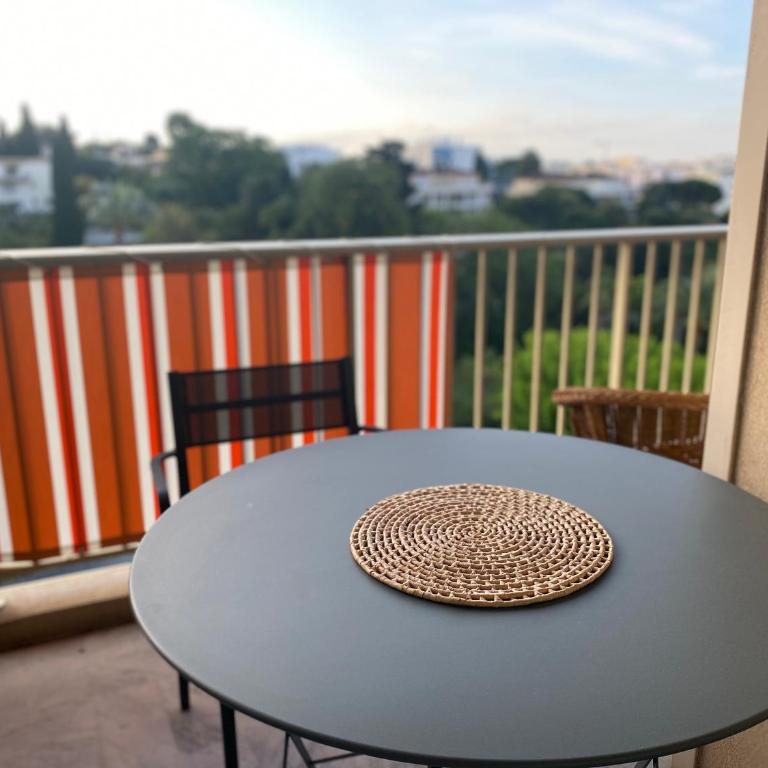Appartement Juan-Les-Pins, 4 pieces, 80m2, Residence Luxe Piscine Tennis - Appartement 3 Chambres - 42
