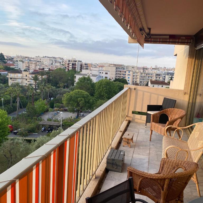 Appartement Juan-Les-Pins, 4 pieces, 80m2, Residence Luxe Piscine Tennis - Appartement 3 Chambres - 44