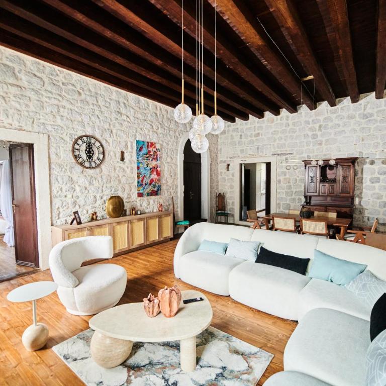 Luxury Palace Apartment - Two-Bedroom Apartment - 5