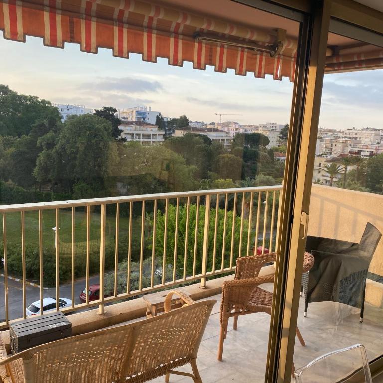 Appartement Juan-Les-Pins, 4 pieces, 80m2, Residence Luxe Piscine Tennis - Appartement 3 Chambres - 47