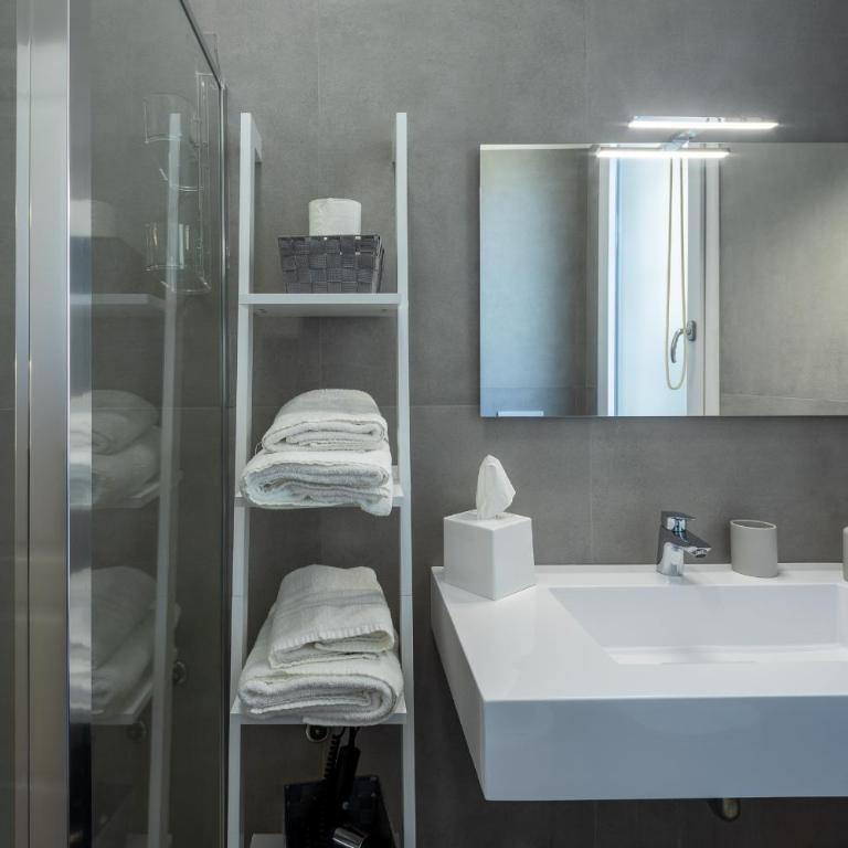 Vicolo Stella Room - One-Bedroom Apartment - 14