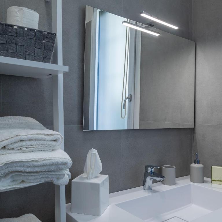 Vicolo Stella Room - One-Bedroom Apartment - 16