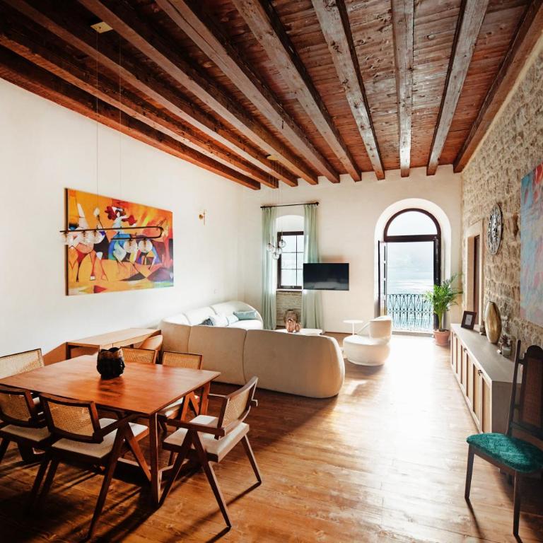 Luxury Palace Apartment - Two-Bedroom Apartment - 6