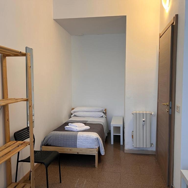 Como City Life - Standard Single Room with Shared Bathroom - 2