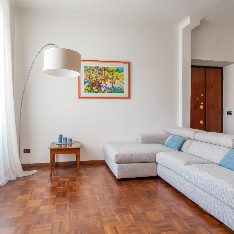 Modern 2BDR apartment vibrant Prati neighborhood - Apartment with Balcony - 8