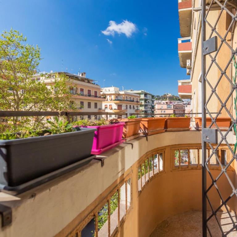 Modern 2BDR apartment vibrant Prati neighborhood - Apartment with Balcony - 9