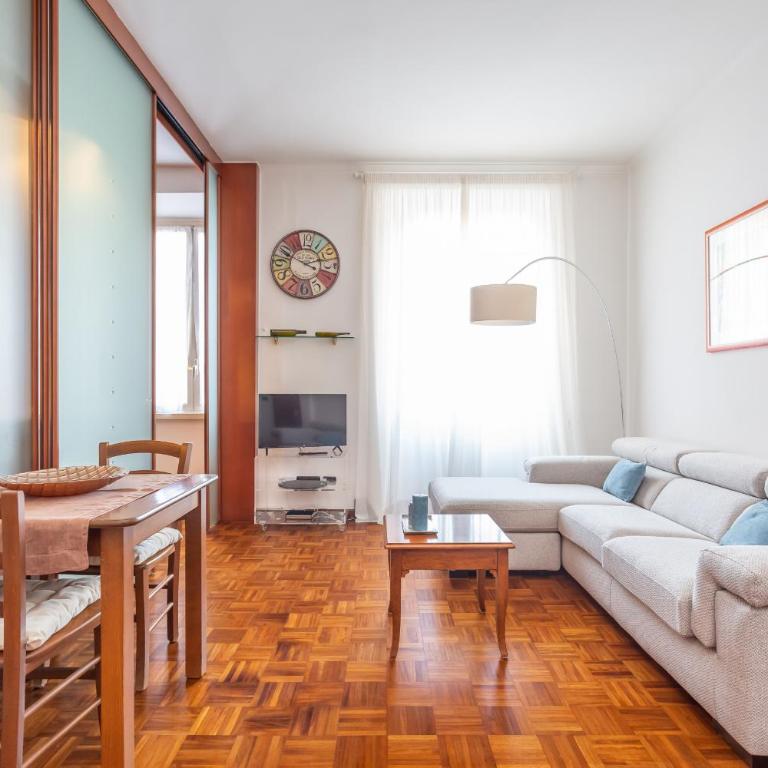 Modern 2BDR apartment vibrant Prati neighborhood - Apartment with Balcony - 15