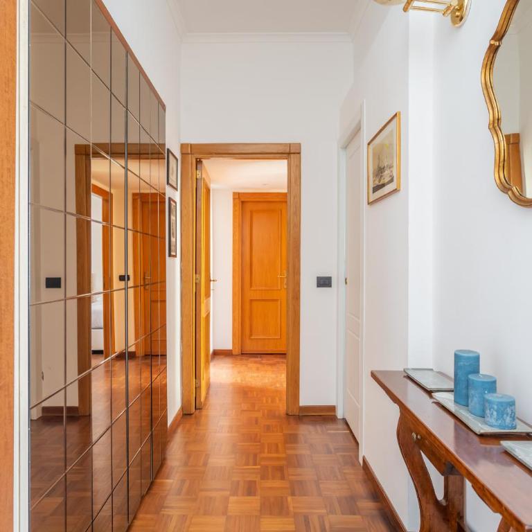 Modern 2BDR apartment vibrant Prati neighborhood - Apartment with Balcony - 16