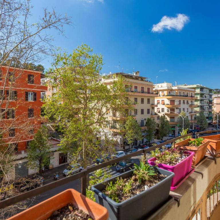 Modern 2BDR apartment vibrant Prati neighborhood - Apartment with Balcony - 19