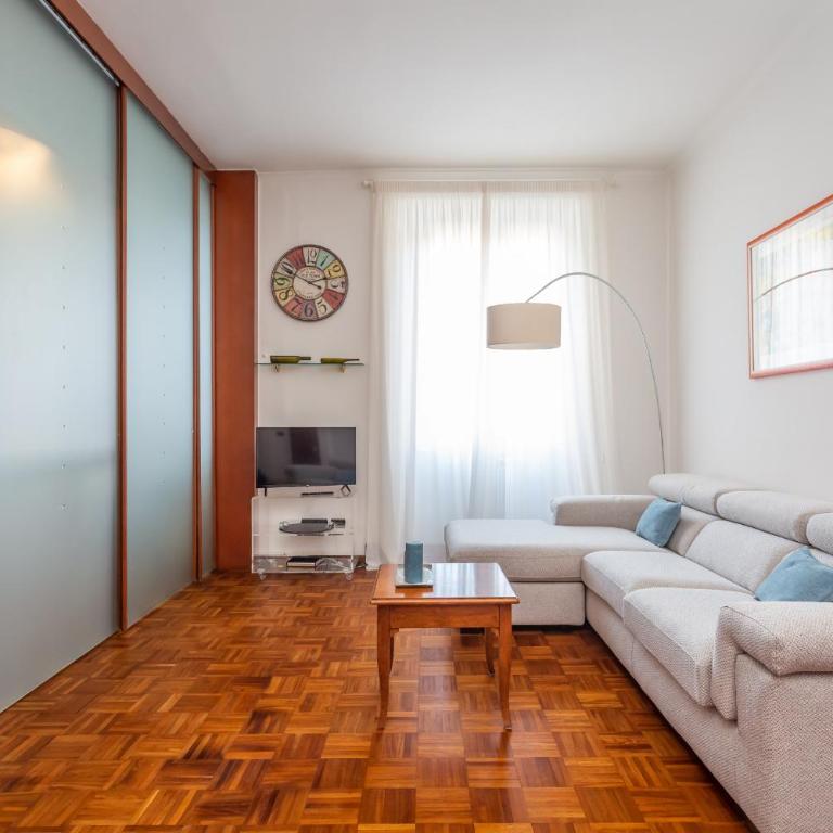 Modern 2BDR apartment vibrant Prati neighborhood - Apartment with Balcony - 20