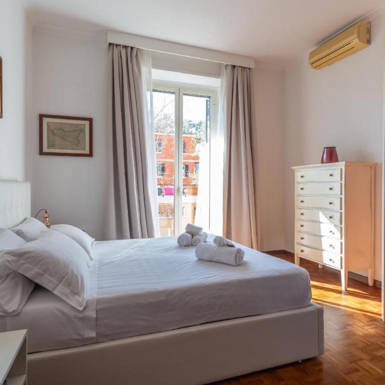 Modern 2BDR apartment vibrant Prati neighborhood - Apartment with Balcony - 27