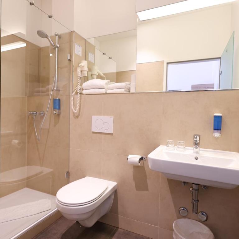 Altstadt Hotel Hofwirt Salzburg - Comfort Doppelzimmer mit Balkon - 8