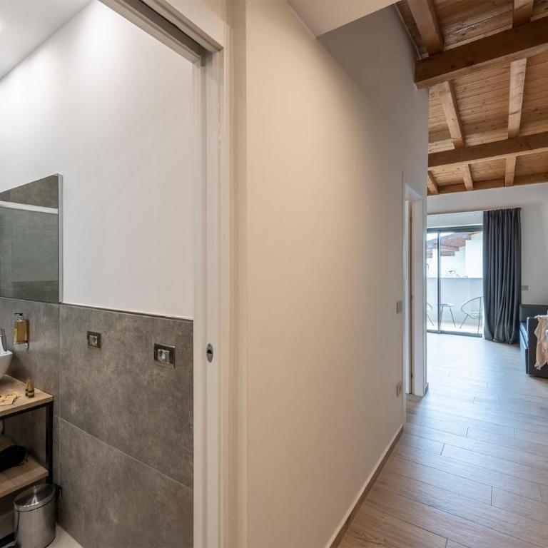 Evo Suites Apartments - Attico con Vasca Idromassaggio e Terrazza Vista Lago - 13