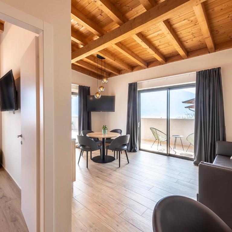 Evo Suites Apartments - Attico con Vasca Idromassaggio e Terrazza Vista Lago - 6