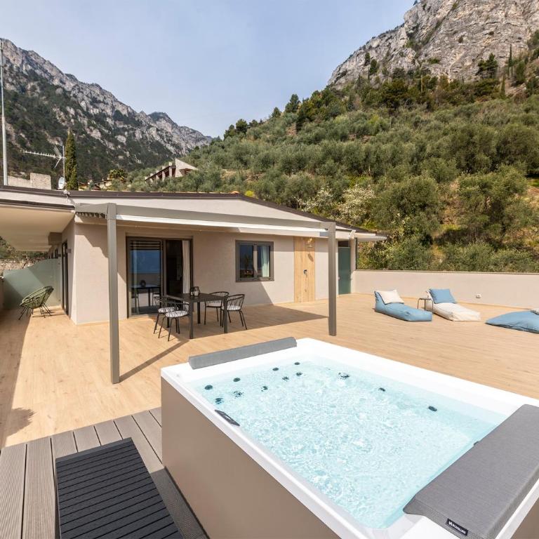 Evo Suites Apartments - Attico con Vasca Idromassaggio e Terrazza Vista Lago - 3