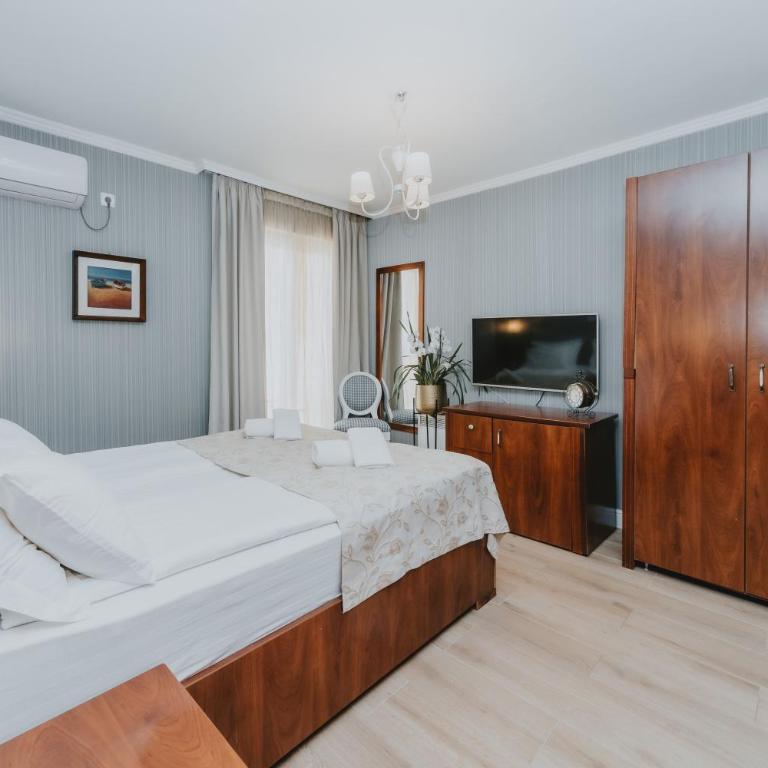 Mali Hotel Porat - Standardna Dvokrevetna Soba sa Bračnim Krevetom, Izlazom na Terasu i Pogledom na More (12,22) - 2