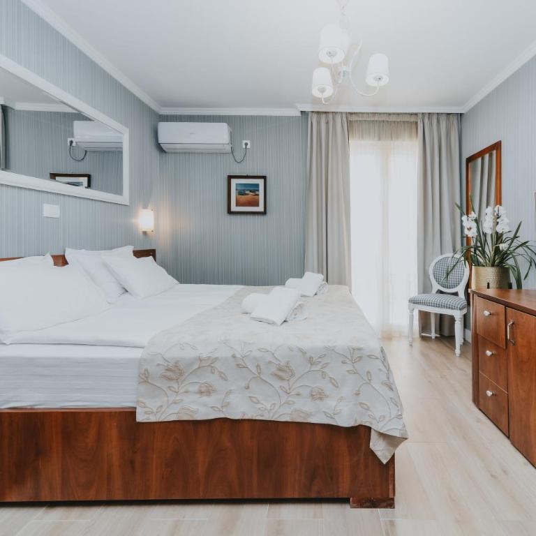 Mali Hotel Porat - Standardna Dvokrevetna Soba sa Bračnim Krevetom, Izlazom na Terasu i Pogledom na More (12,22) - 4