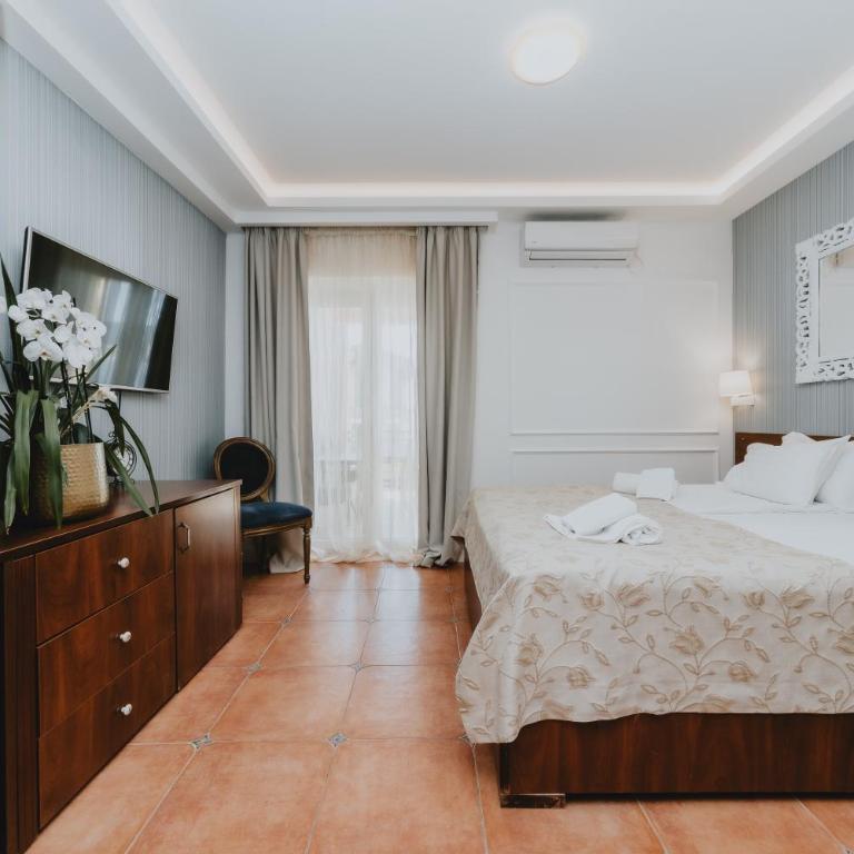 Mali Hotel Porat - Superior Dvokrevetna Soba sa Bračnim Krevetom, Izlazom na Terasu i Pogledom na More (13,23) - 1