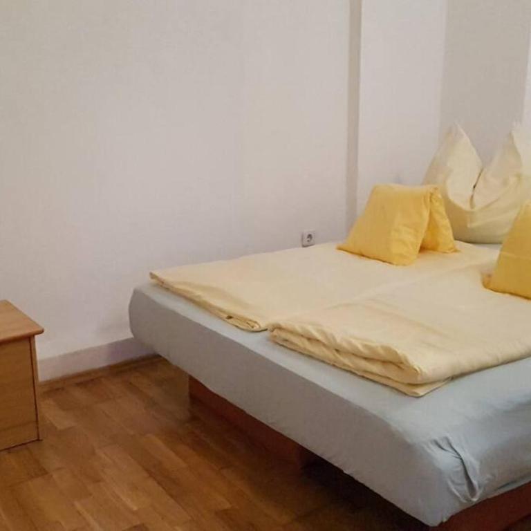 Helles und großzügiges Souterrain Appartement - Apartment - 13