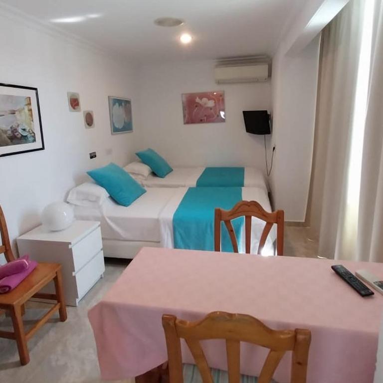 Apartamentos Torre Playa - Estudio Superior con vistas laterales al mar - 4
