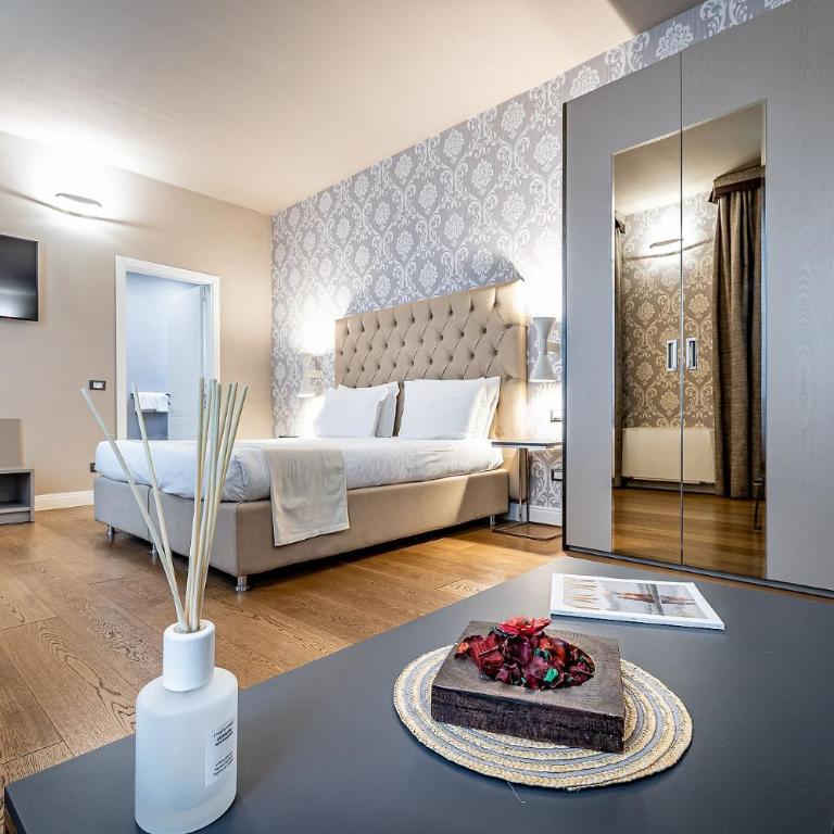 Martelli 6 Suite & Apartments - Camera Tripla Superior - 10
