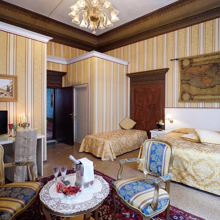 Hotel Corte dei Greci - Camera Matrimoniale Superior con Vista Canale - 3