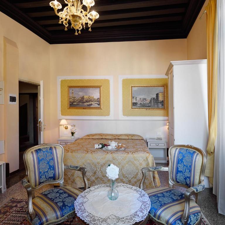Hotel Corte dei Greci - Camera Matrimoniale Superior con Vista Canale - 5