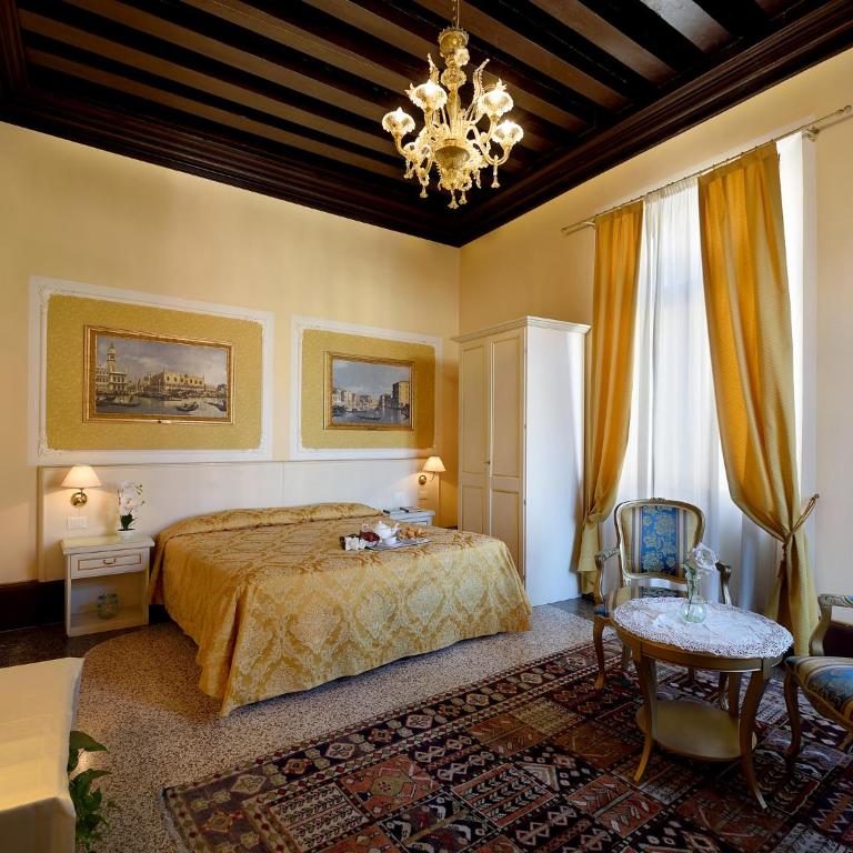 Hotel Corte dei Greci - Camera Matrimoniale Superior con Vista Canale - 15