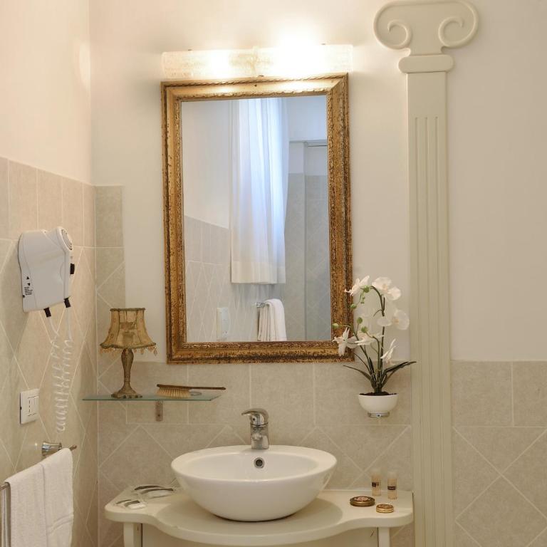 Hotel Corte dei Greci - Camera Matrimoniale Superior con Vista Canale - 16