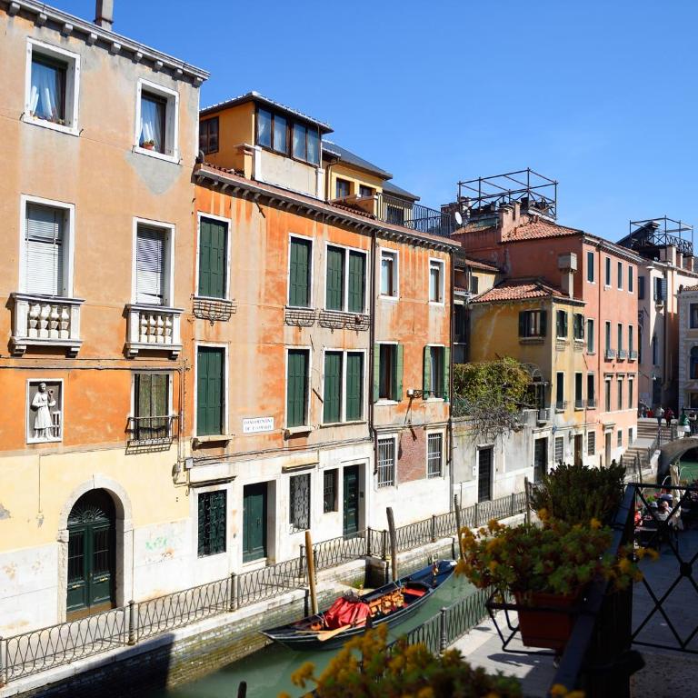 Hotel Corte dei Greci - Camera Matrimoniale Superior con Vista Canale - 10