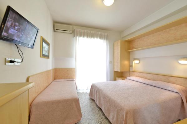 Hotel Eliseo Riccione - Standard Triple Room - 14