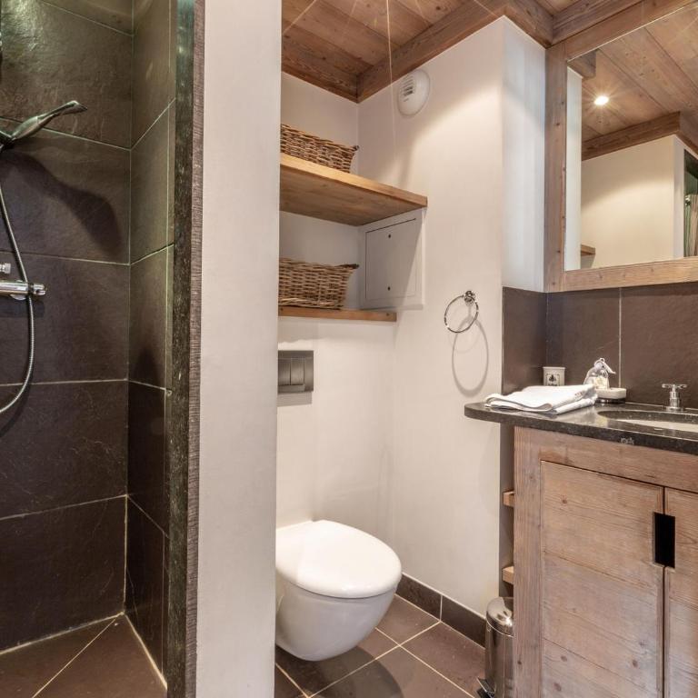 Appartement de prestige avec terrasse Sud, 2 chambres et parking au coeur de Val-d'Isère - FR-1-694-202 - Appartement - 16