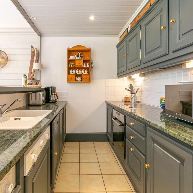 Appartement de standing avec cheminée et parking en haut des pistes - FR-1-694-247 - Appartement - 14